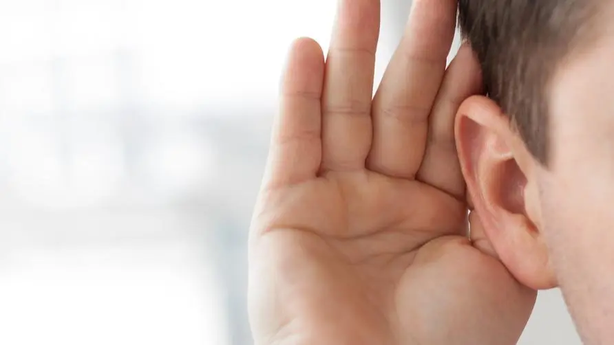 Not being able to understand what your colleagues are saying may be due to "late-onset hearing loss"! Who should consider artificial electronic ear implants?