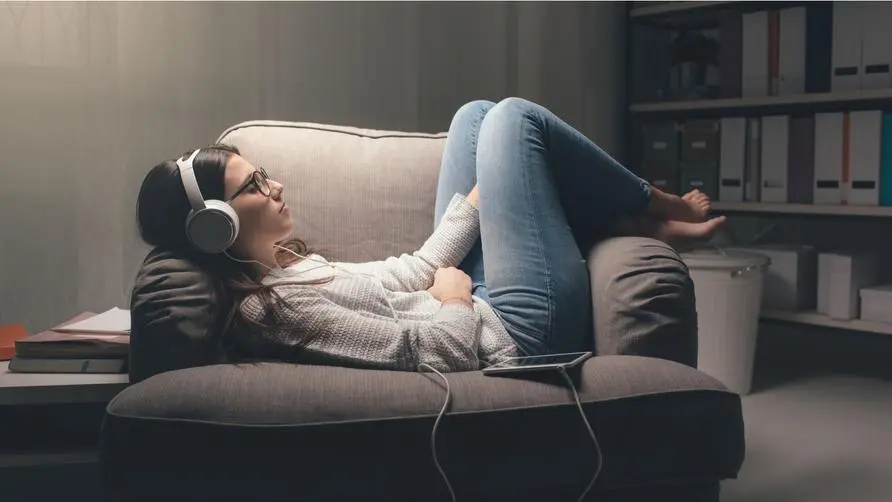 Can't get the melody out of your head? If you listen to music before going to bed, you may be disturbed by "earworms" all night long. Do these things to help you fall asleep!