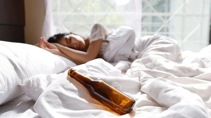 Can drinking alcohol help you sleep? What happens if you mix alcohol with sleeping pills? Doctors reveal the truth: Fear of damaging the brain and liver may lead to 4 "sequelae"