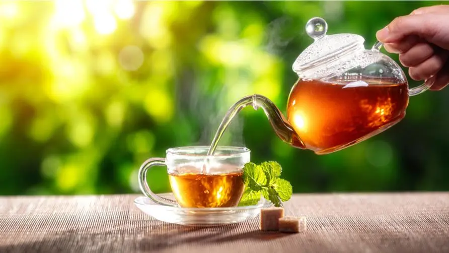 Drinking green tea, black tea, and oolong tea can all help! Research shows that "four cups of tea a day can reduce the risk of diabetes by 17%"