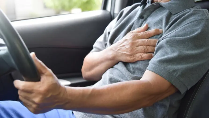 He was driving south when he suffered a "myocardial infarction" and "forced himself to hold on for hundreds of miles" before seeking medical treatment! The doctor shook his head: don't learn from wrong examples