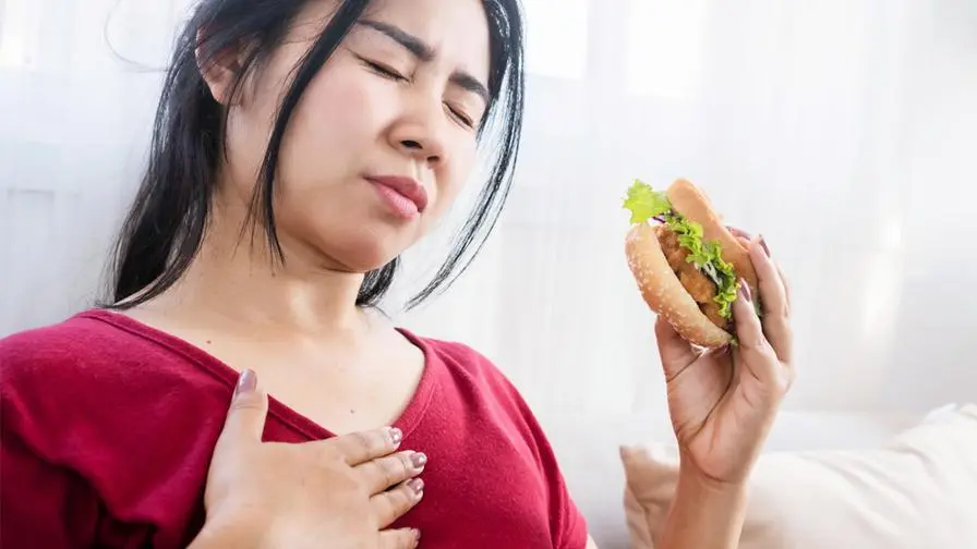 Is eating less and less a sign of hernia? After she sought medical treatment for chest pain, she was shocked: her stomach had traveled from her abdominal cavity to her chest