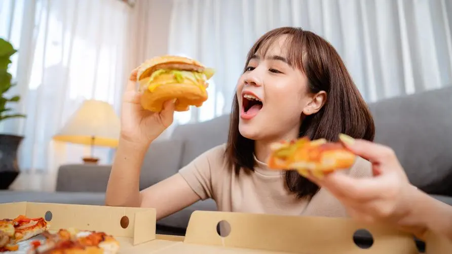 During the epidemic, when you are stressed and in bad mood, "eating and drinking" to express your stress has terrible negative effects? Psychologists teach the correct way to reduce stress