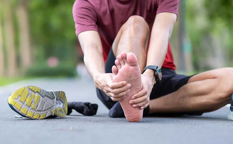 Are your feet sore after just a few steps? Abnormal foot pressure doesn't just hurt your knees! How to supplement glucosamine effectively?