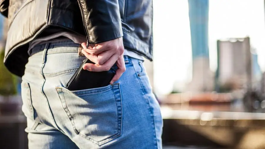 Is it too harmful to the pelvis and waist if the wallet is stuffed into the pocket? Medical warning: Beware of "sciatica" if you apply pressure to 2 parts