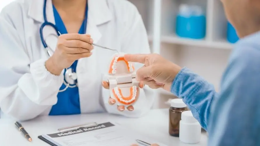 The long row of dentures fell off along with the roots! Beware of bacterial infections! Medically recommended "All-on-4" treatment may be a remedy