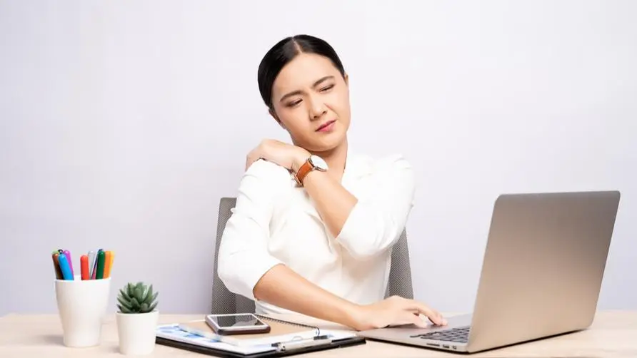 Sitting for long periods of time can easily cause back pain because "two parts" are not working hard! Doctors reveal the principle of "three 90 degrees" to help you raise your head and chest